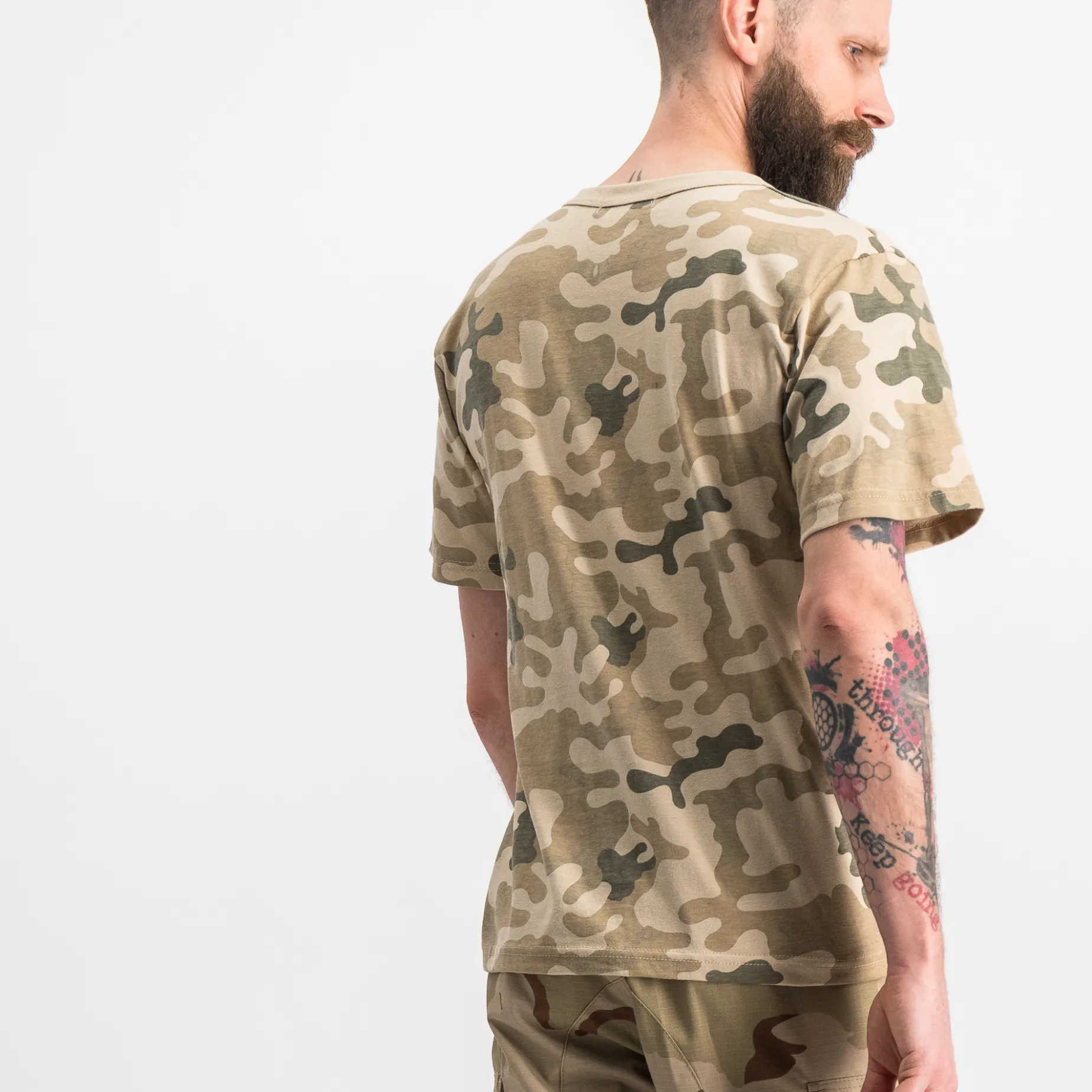 Camo T-shirt, t-skjorte, kamuflasjemønster - Skjorte - Camo T-shirt, t-skjorte, kamuflasjemønster